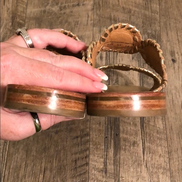 Jack Rogers gold flats 6.5 - Picture 3 of 5